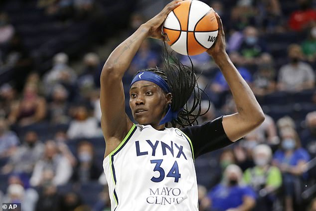 Только у бывшего игрока Minnesota Lynx Сильвии Фаулз было больше дабл-даблов в LSU, чем у Риз.