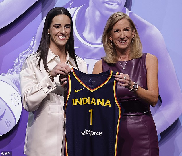 Кларк был выбран командой Indiana Fever под первым общим выбором на драфте WNBA 2024 года.