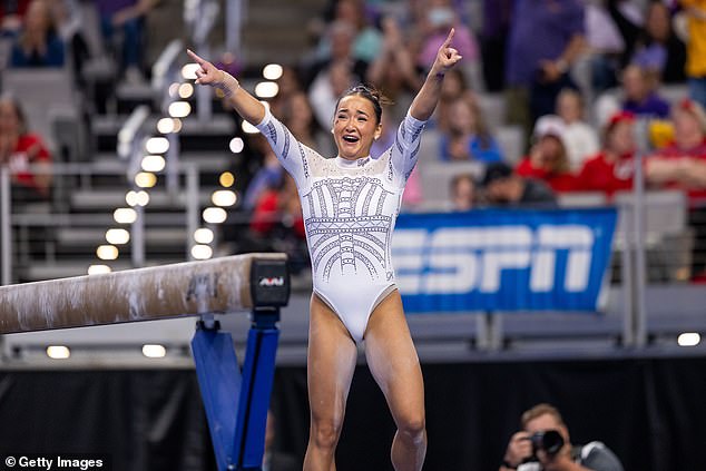 Алея Финнеган набрала 9,95 балла на бревне и закрепила победу LSU на Dickies Arena в Форт-Уэрте.