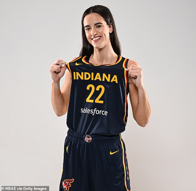 Кларк был выбран под первым номером на драфте WNBA этого года командой Indiana Fever.