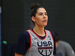 Звезда WNBA Келси Плам, похоже, объявляет о шокирующем расставании с тайт-эндом НФЛ Дарреном Уоллером с загадочным заявлением: «Ради этого человека я прошел сквозь огонь»