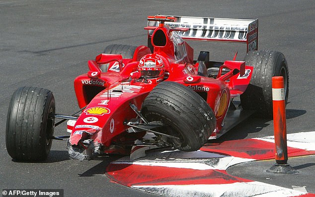 Для Михаэля Шумахера из Ferrari в том сезоне это был редкий выходной, поскольку он вылетел из строя.