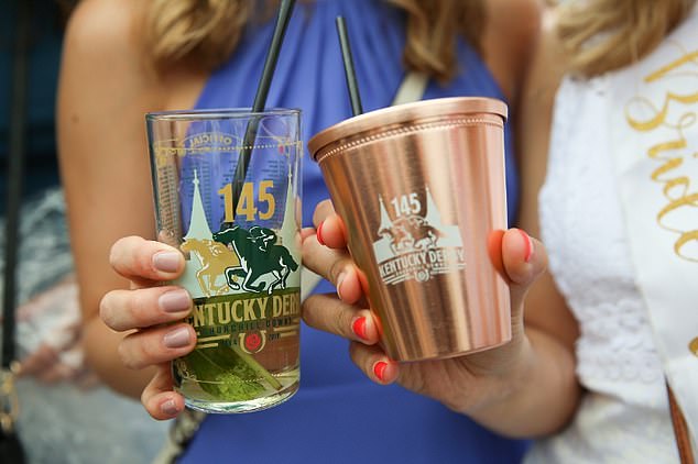 Цена Mint Julep на Kentucky Derby 2024 выросла до колоссальных 22 долларов за напиток… по сравнению с прошлыми годами это стало вирусным