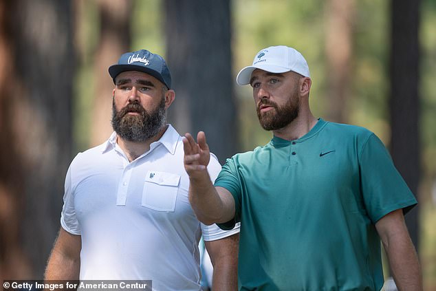 Трэвис Келси и Джейсон Келси во время чемпионата ACC Celebrity Golf Championship