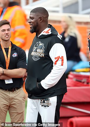 Cincinnati Bengal Вилли Андерсон посещает тренировку американской команды Reese's Senior Bowl 1 февраля 2023 г.