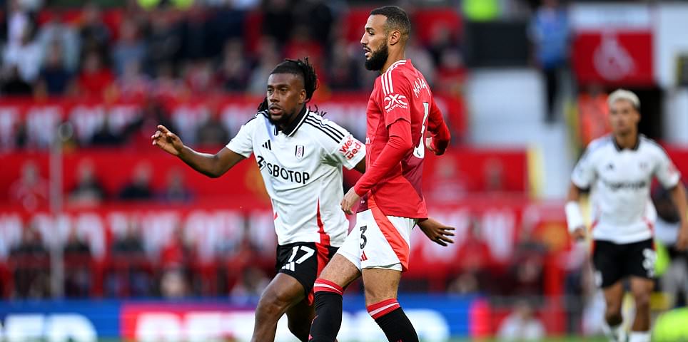 Man United 0-0 Fulham — Премьер-лига: текущий счет, новости о команде и обновления, поскольку Бернд Лено дважды отразил удар Бруну Фернандеша, а «красные дьяволы» превратились в звезду «Олд Траффорд» после яркого старта гостей