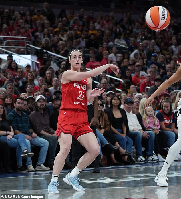 Кейтлин Кларк побила очередной рекорд WNBA, а звезда «Индианы Фивер» набрала наибольшее количество результативных передач за один сезон