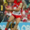 Бывшая звезда Sydney Swans Хит Джеймс (на фото) рассказал о шокирующих потерях, которые игра в футбол нанесла его телу.