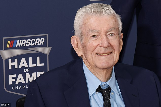 Легендарный гонщик NASCAR Бобби Эллисон умер в возрасте 86 лет